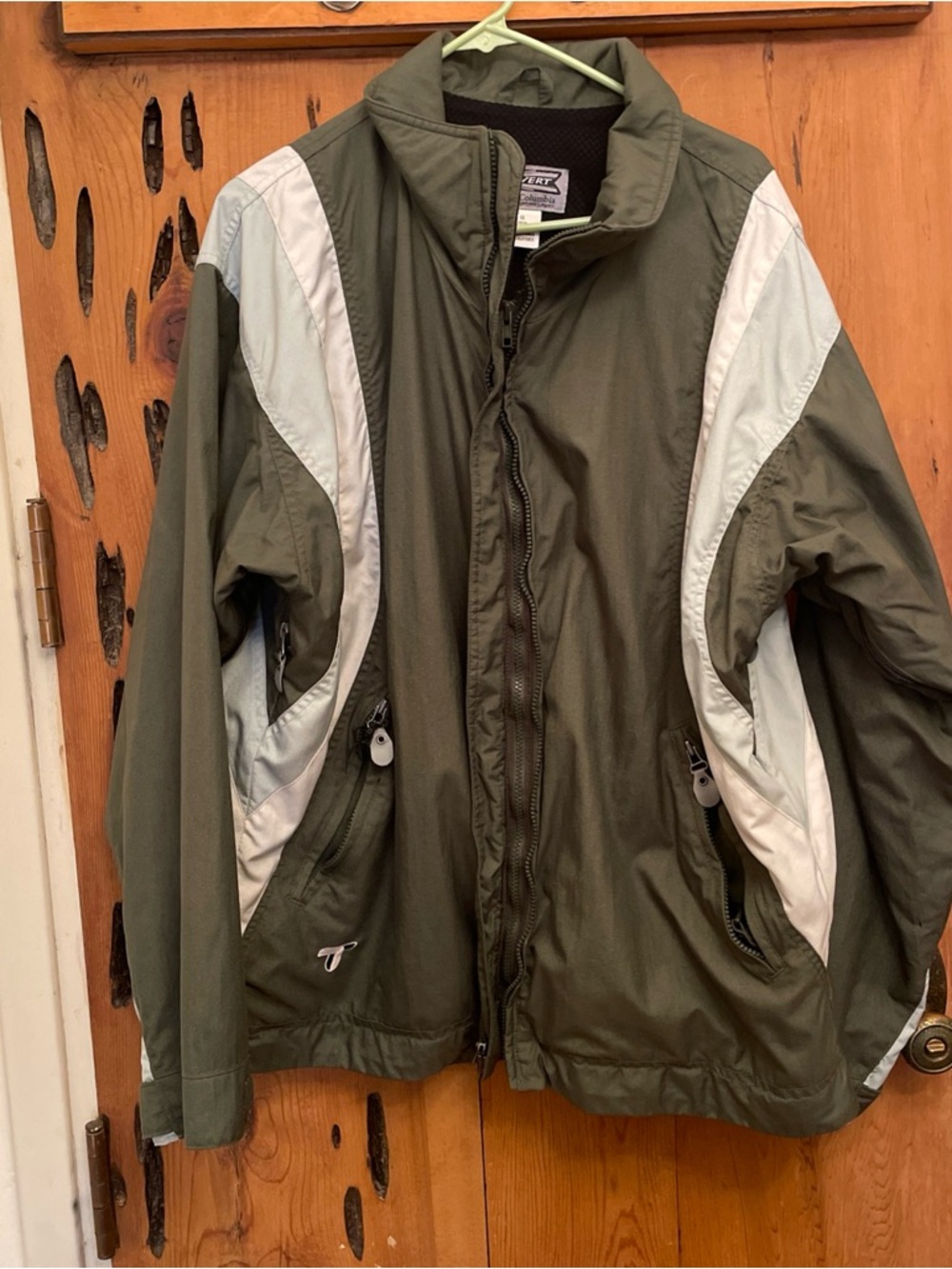 ColumbiaMen's Olive Green Performance Windbreaker Jacket with Light Gray Accents